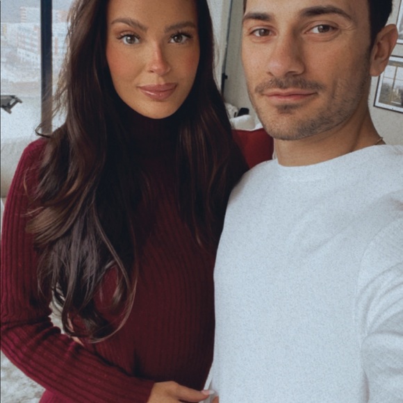 SOMETHING NAVY TURTLENECK SWEATER & RIBBED FLARE PANTS IN BURGUNDY SET, SIZE S - Picture 6 of 7